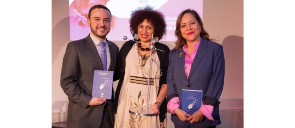 Consulado de Colombia en Bilbao acompañó a la poeta colombiana Luisa Villa a recibir el Premio de poesía Gabriel Celaya