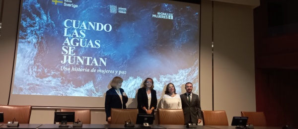 Connacionales y estudiantes de la Universidad de Navarra asistieron a la presentación del documental “Cuando las aguas se juntan” en Pamplona