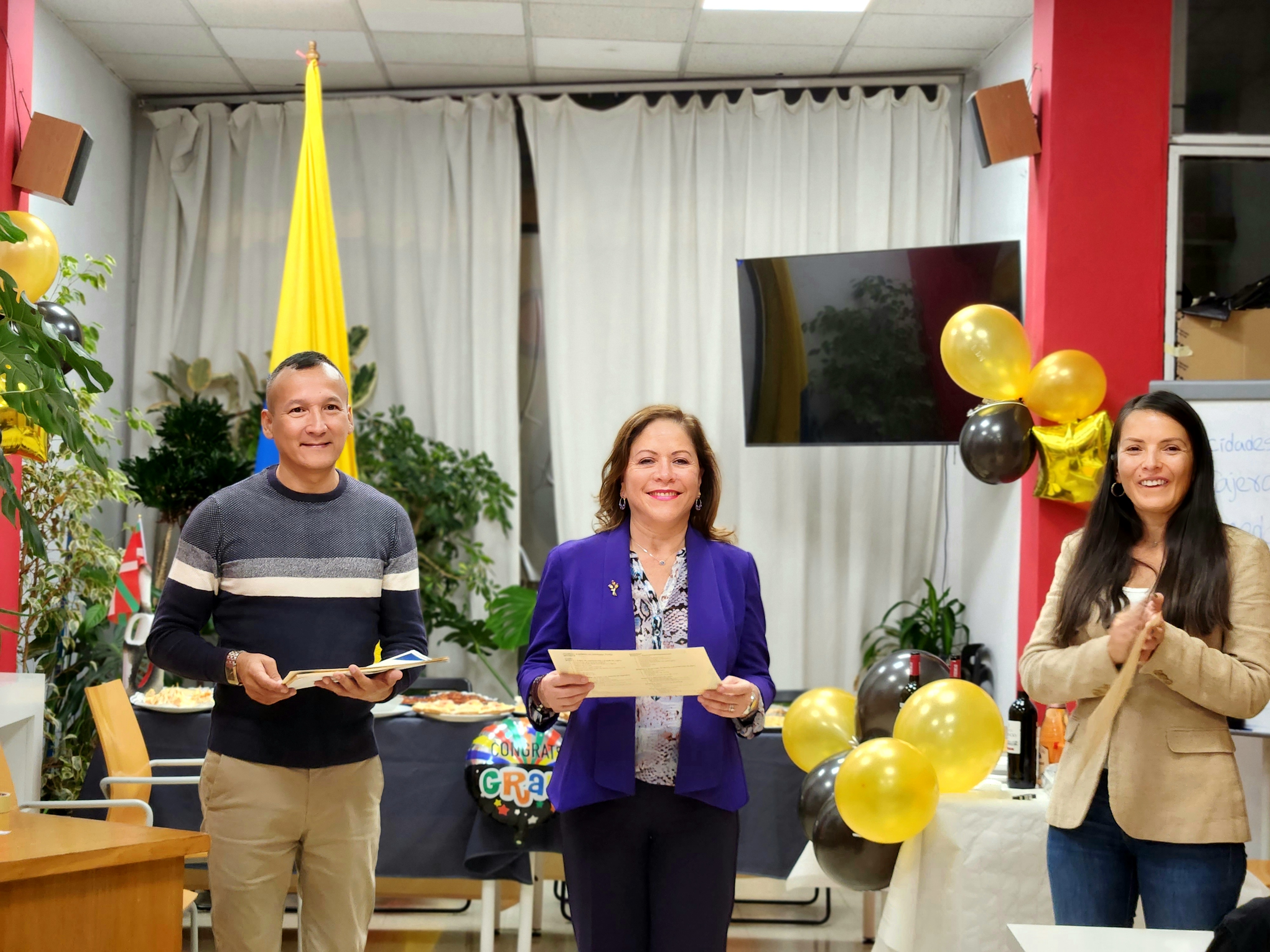 El Consulado de Colombia en Bilbao entregó los certificados de finalización del primer curso de formación de Cajero-reponedor