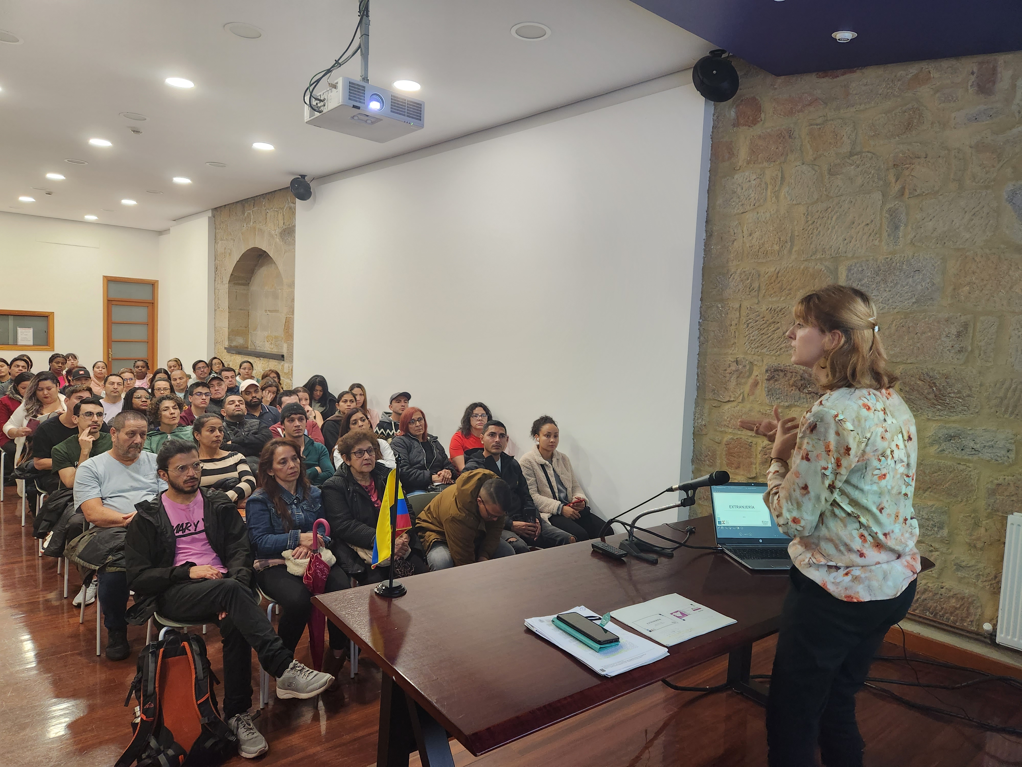 Consulado de Colombia en Bilbao y Biltzen organizaron charla en materia de extranjería en Bilbao