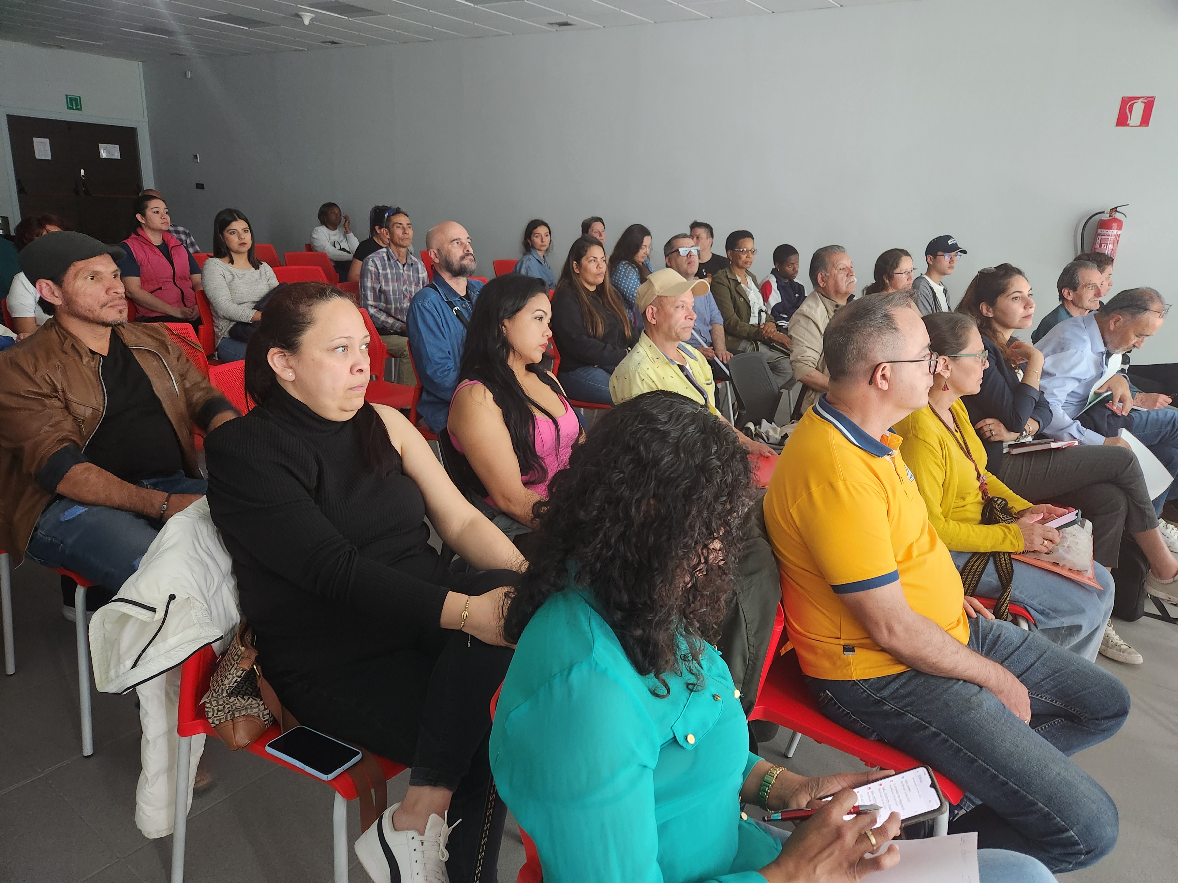 Consulado de Colombia en Bilbao realizó un encuentro consular y una charla en materia de extranjería en la ciudad de Irún 