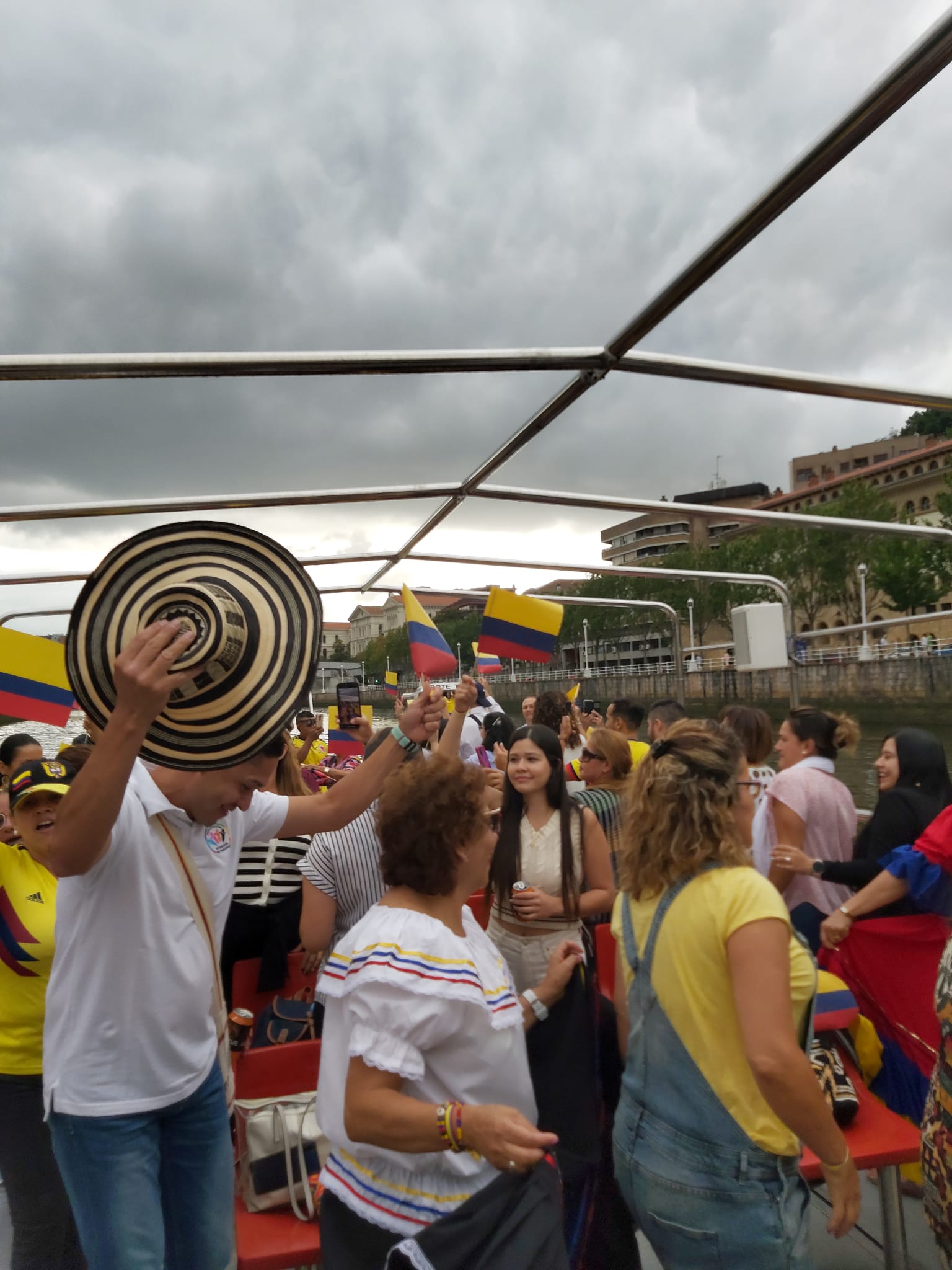 Los colombianos en España conmemoraron los 212 años de la Independencia de Colombia Junto al Consulado de Colombia en Bilbao 