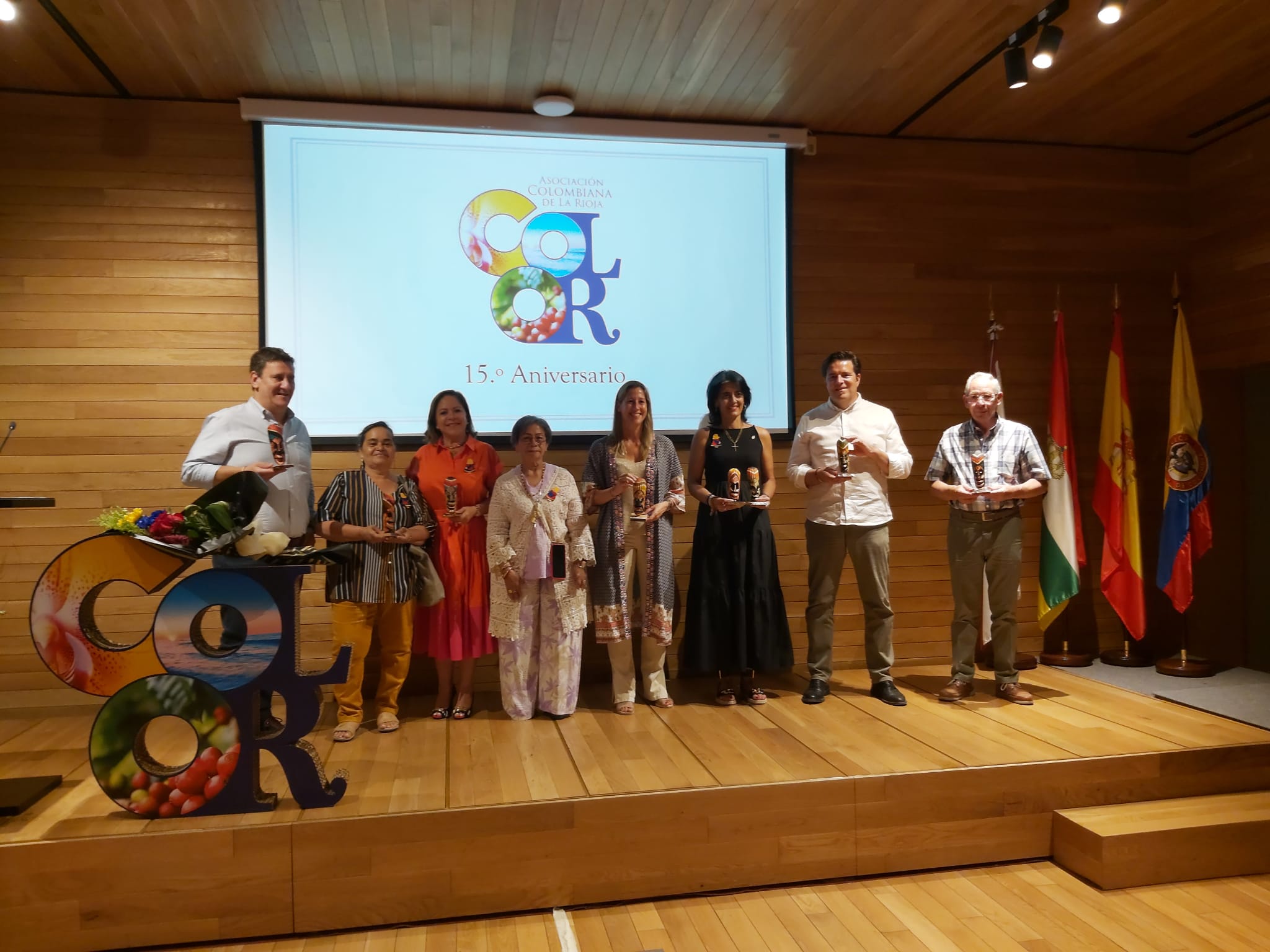 Consulado en Bilbao recibió reconocimiento en la gala de aniversario de la Asociación Colombiana de La Rioja “Asocolor”