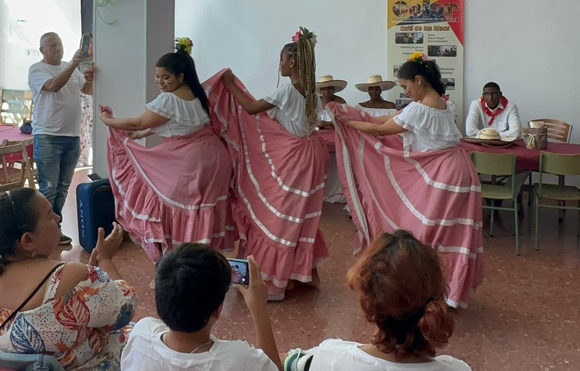 Primera sesión del proyecto "Encuentro Juvenil de Tradiciones Colombianas"