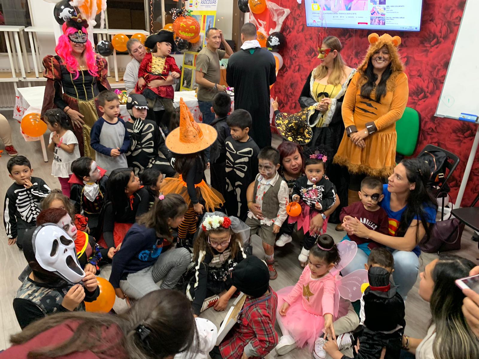 Consulado de Colombia en Bilbao compartió el día de Halloween con niños