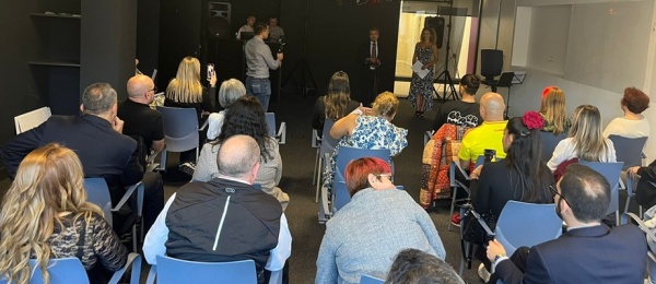 Atendiendo trámites, conversando y con una muestra gastronómica y cultural se celebró el Día del Colombiano Migrante en Bilbao