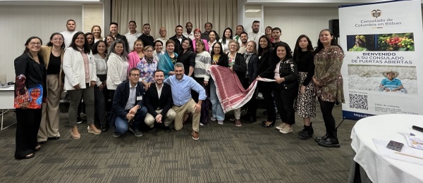 Foto grupal de los asistentes al encuentro