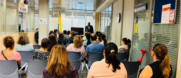 Consulado en Bilbao realiza charla con la comunidad colombiana sobre el nuevo reglamento de la Ley de Extranjería